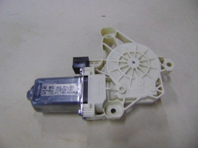 Vw passat b8 моторчик стекло перед 4k0959802 фото №1