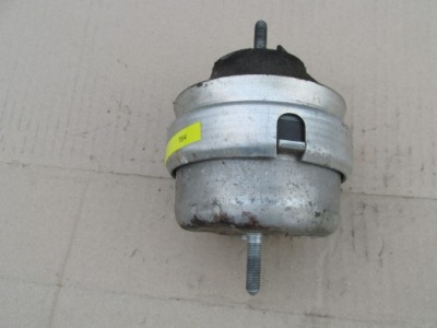 Подушка двигуна audi оригінал 4b0199379e фото №1