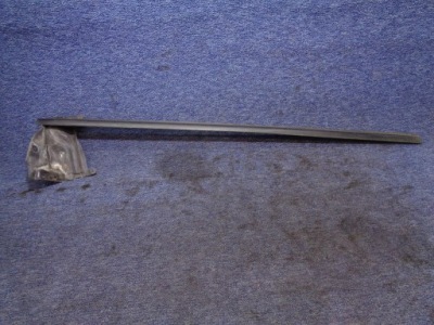 Молдинг уплотнитель alfa romeo gt 03-10r. правая фото №1