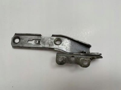 Петля капот правий 8h0823302 audi a4 b6 b7 cabrio фото №1