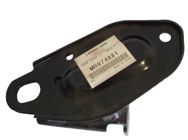 Mr974881 крепление задний outlander фото №1