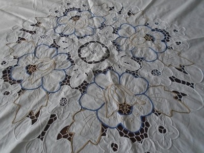 OBRUS OKRAGLY HAFTY 160 cm