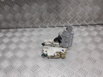 Замок двері правий перед nissan primera p11 фото №1