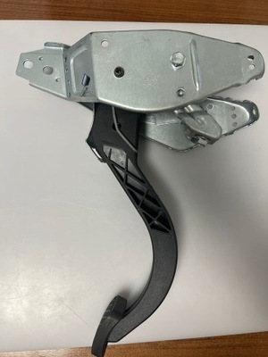 Педаль зчеплення astra-h оригінальний номер 13173772 фото №1