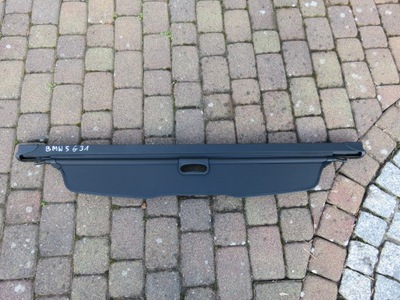 BMW 5 G31 czarna roleta bagażnika.