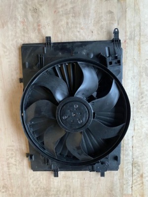 Вентилятор mercedes glc a0999061300 фото №1