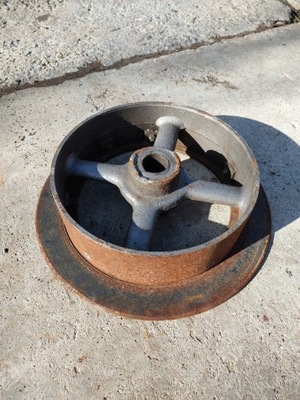Stare koło pasowe z dużym rantem szajba średnica 32 cm