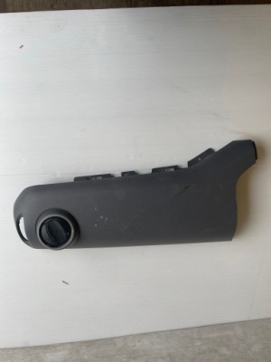 Пластик захист консолі права peugeot partner rok 2014 фото №1