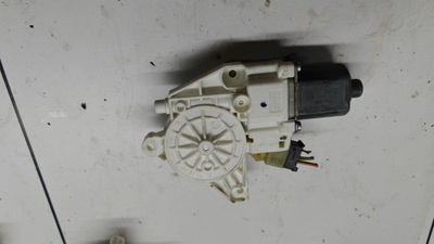 Моторчик скло правий задня задній mercedes r klasa w251 a2518200208 фото №1