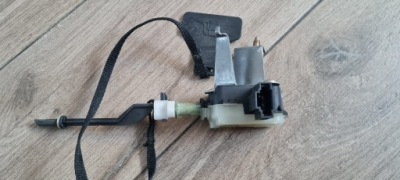 Toyota avensis 2.0 d4d механизм привод крышка заливной топлива фото №1