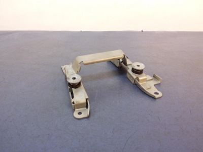 Bmw 5 g30 кронштейн консоли 9349042 фото №1