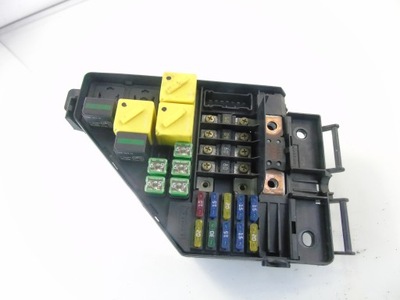 Коробка запобіжників freelander i yqe000370 фото №1