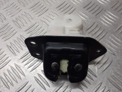 Замок крышки багажника nissan note e11 1.4 фото №1