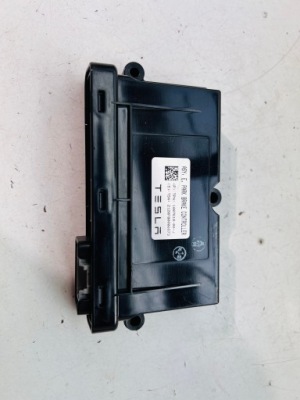 Tesla model s lift модуль блок керування гальма ручного 1007618-00-j фото №1