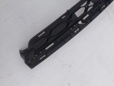 Решётка средняя бампера перед renault twingo ii рестайлинг  622561725r фото №1