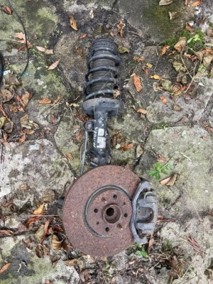 Alfa romeo mito 1.3 jtd комплект  амортизаторна стійка амортизатор поворотний кулак правий фото №1