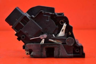 Замок дверь правый перед передний eu 3m5a-r21812ak ford focus mk2 04-08 фото №1