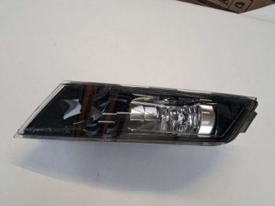 Правый противотуманная фара skoda superb 3 3v0941700a 2015-- фото №1