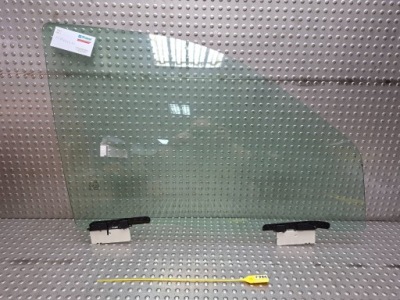 Стекло боковая дверь перед правых jeep grand cherokee wk 05-10 фото №1