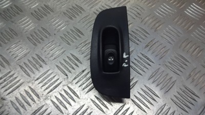 Панель скло правий перед renault megane i 8200181700 фото №1