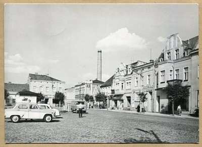 STĘSZEW :: Rynek - fragment : stare auta