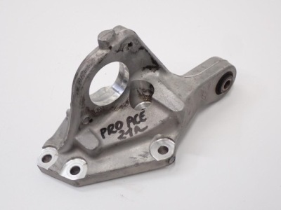 Кронштейн підпора піввісь 9674067780 toyota proace 2 2.0 d-4d ah01 21r фото №1