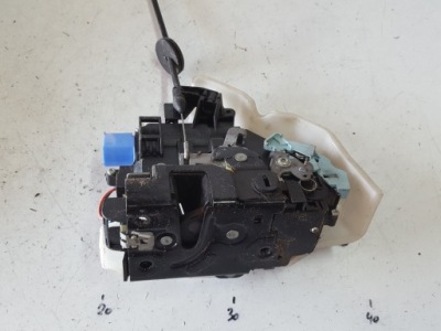 Vw jetta v 05-10r замок двері правий задня 7 pinów фото №1