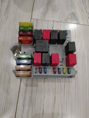 Коробка предохранителей lancia ypsilon ii 51724721 фото №1