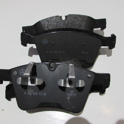 Тормозные колодки mercedes gl оригинал a1644201320 фото №1