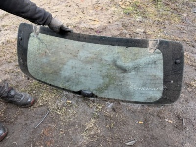 Скло кришки багажника kia sorento i фото №1