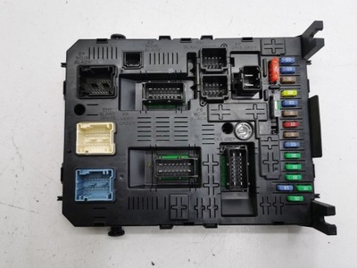 Peugeot 5008 2011 рамка / модуль предохранителей фото №1