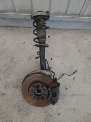 Bmw 2 f45 f46 1.5b mcperson правий поворотний кулак фото №1