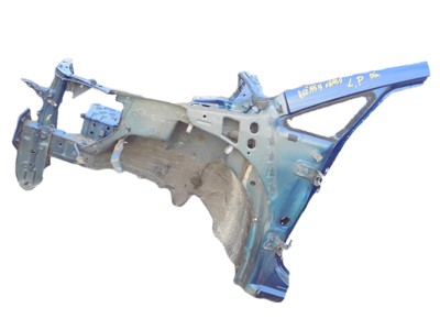 Toyota avensis verso 2004r четверть левая перед фото №1