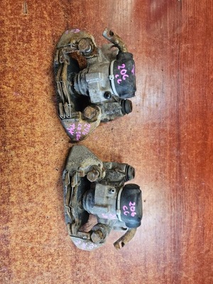 Супорт лівий правий задня peugeot 206 cc 01' фото №1