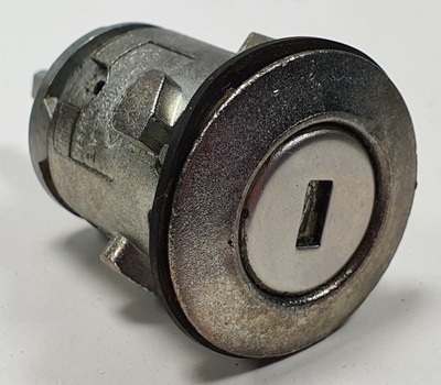 Вкладка замка кришки задня volvo c70 ii cabrio фото №1