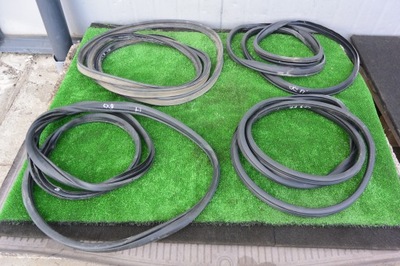 Mazda cx9 прокладка дверь багажника фото №1