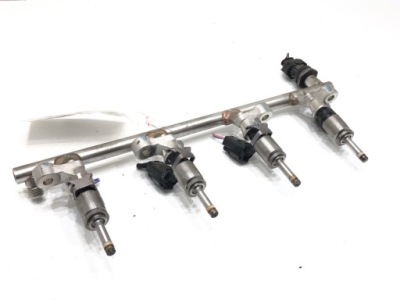 Молдинг упорскування mazda 3 bm pe0113150 2.0 120km фото №1