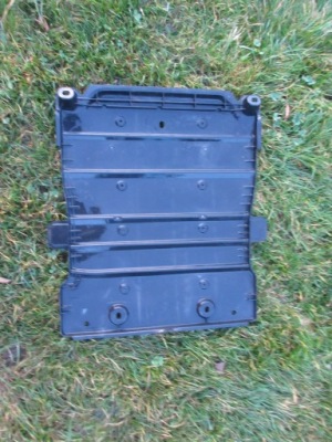 Vw skoda захист плита підвіска 5q0825230h фото №1