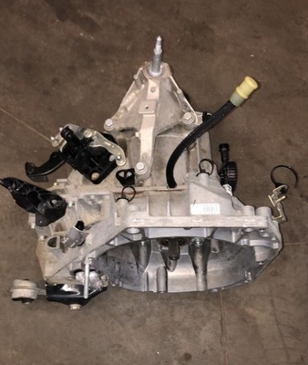 Коробка передач передач механічна renault dacia sandero ii 320109079r jr5062 фото №1