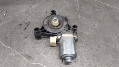 0130822717 моторчик стекло правый перед audi a3 8v фото №1