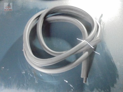 Прокладка кузов правая задний  maserati quattroporte v m139 4.2 2006 фото №1