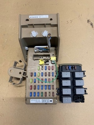 Forester iii sh коробка запобіжників 82201fg010 фото №1