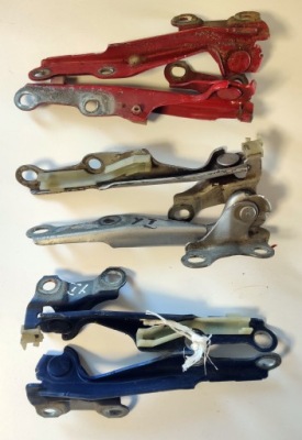 Петлі капот toyota yaris i комплект 99-06r. фото №1