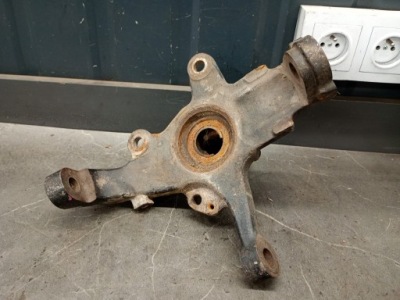 Поворотний кулак правий перед isuzu d-max 2.5 фото №1