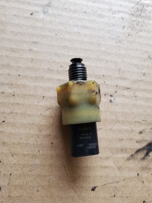 Датчик давления масла volvo xc90 ii 2.0 d оригинальный номер фото №1