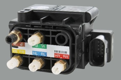 Розподільник повітря airmatic a0993200058 mercedes w222 v222 x222 w205 фото №1