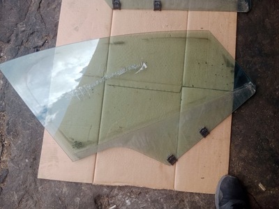 Скло двері правий перед peugeot 5008 фото №1