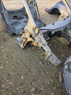 Opel meriva b чверть права передня обшивка підкрилок фото №1