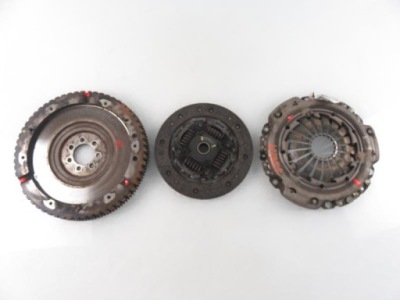 Колесо маховик сцепление dacia sandero i 1.5 dci 8200495511 фото №1