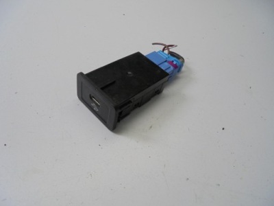 Mercedes w247 роз'єм port usb a2478207302 фото №1